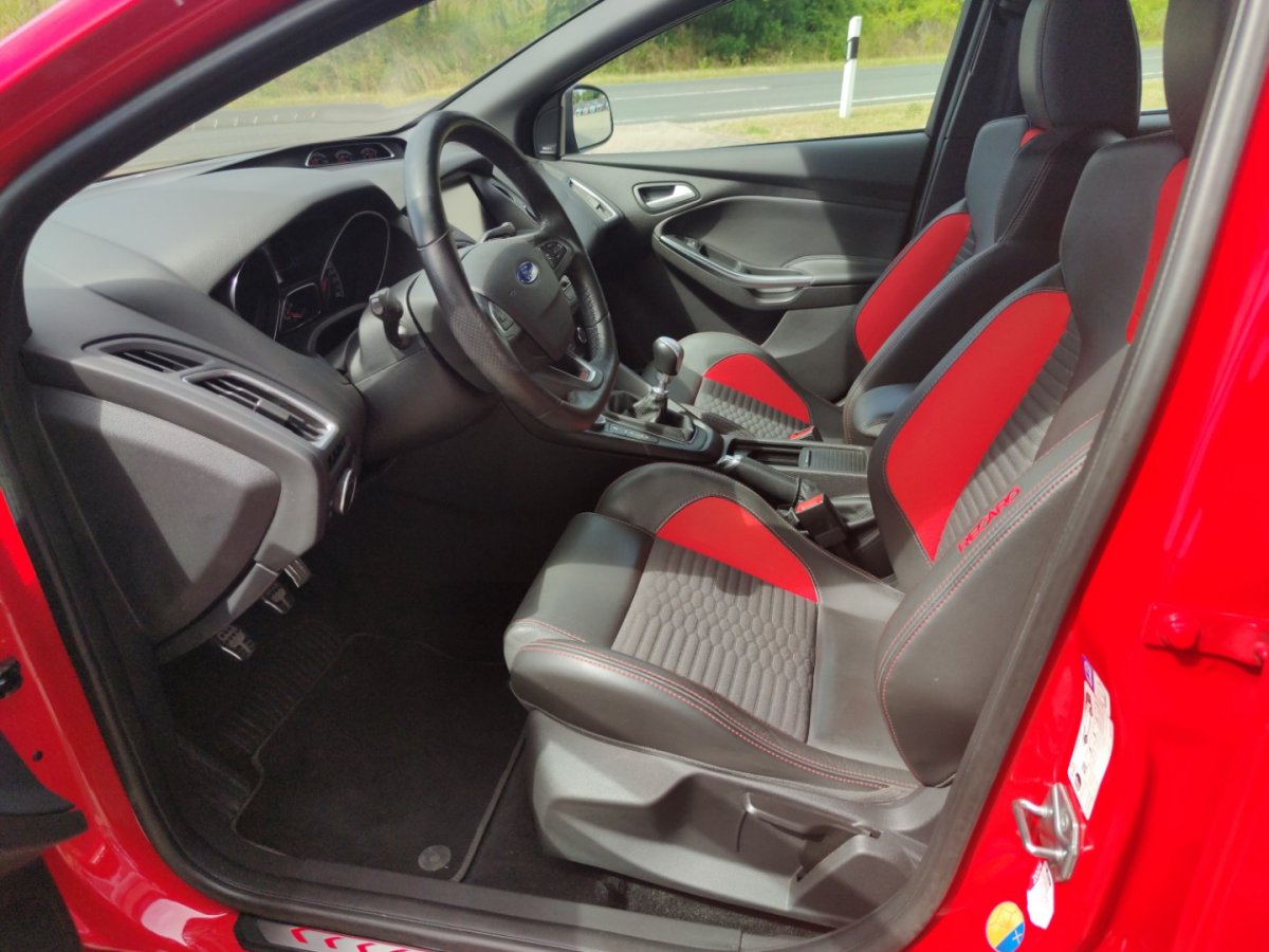 Ford Focus Focus ST Bi-Xenon Recaro Sitze Klimaaut Freispre - 