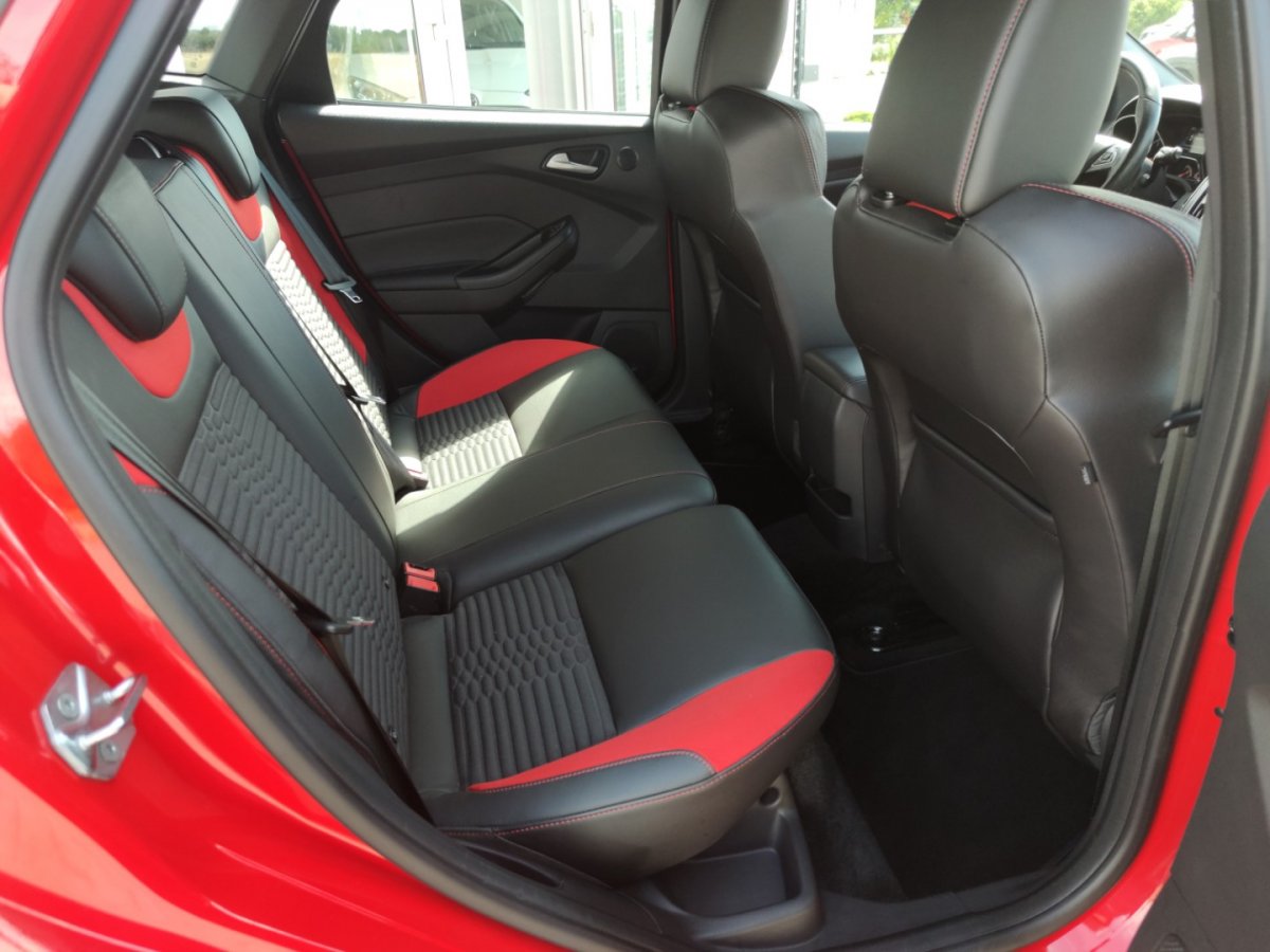 Ford Focus Focus ST Bi-Xenon Recaro Sitze Klimaaut Freispre - 