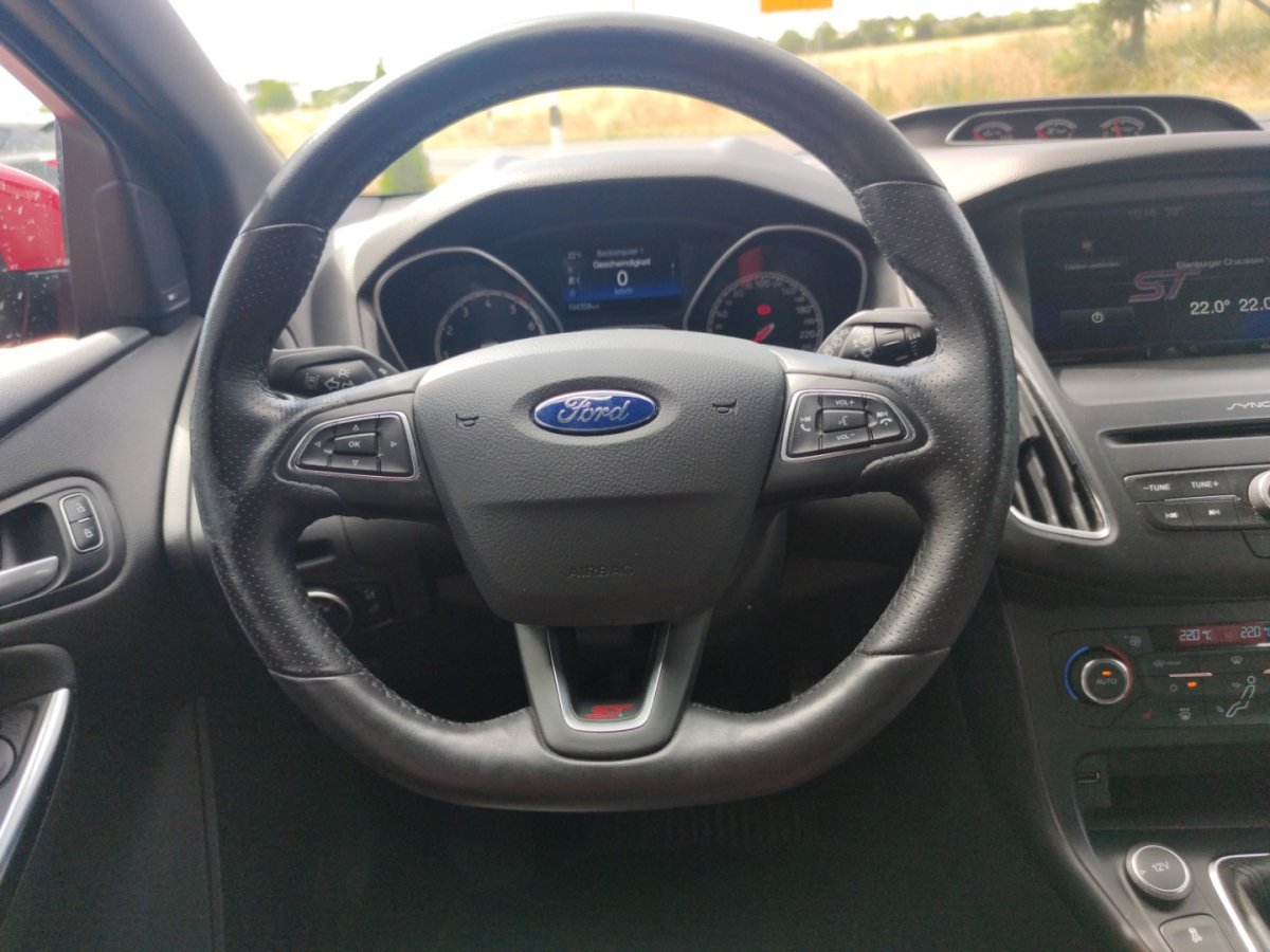 Ford Focus Focus ST Bi-Xenon Recaro Sitze Klimaaut Freispre - 