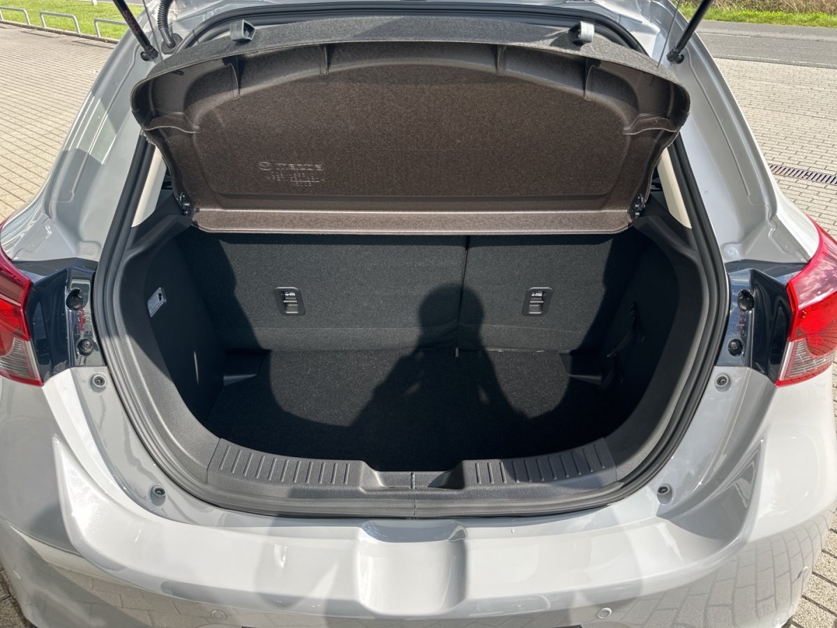 Mazda 2 2 HOMURA AKA Tuning Klimaaut Lenkradheizg Matrix - 