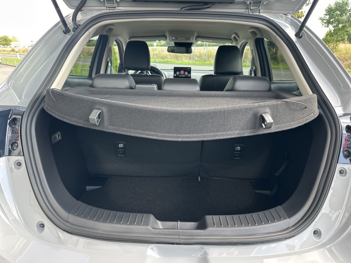 Mazda 2 2 HOMURA AKA Tuning Klimaaut Lenkradheizg Matrix - 