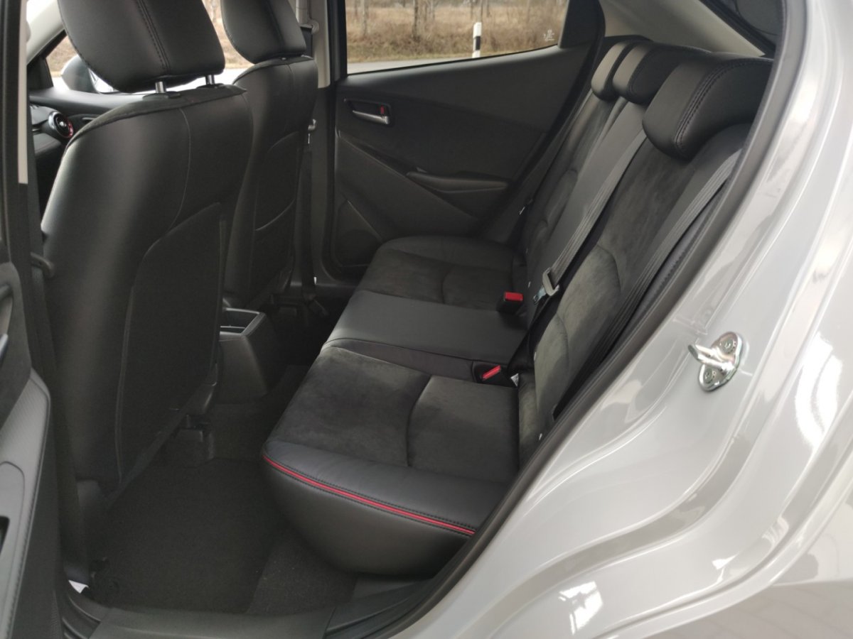 Mazda 2 2 HOMURA AKA Tuning Klimaaut Lenkradheizg Matrix - 