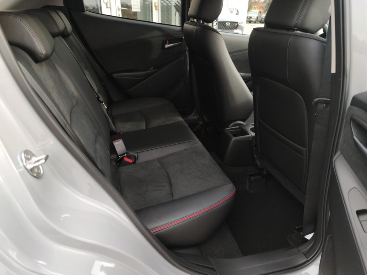 Mazda 2 2 HOMURA AKA Tuning Klimaaut Lenkradheizg Matrix - 