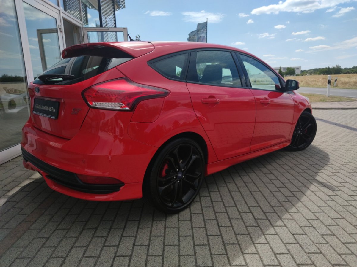 Ford Focus Focus ST Bi-Xenon Recaro Klimaaut Freisprech Sit - 