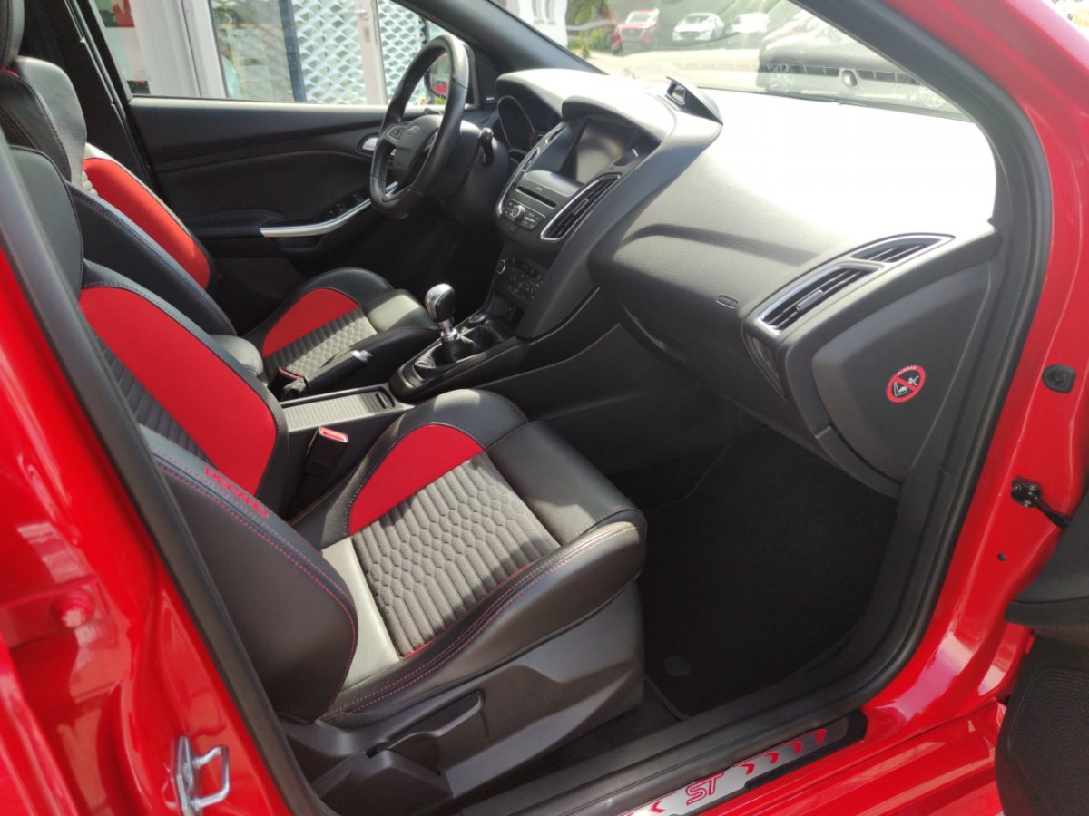 Ford Focus Focus ST Bi-Xenon Recaro Klimaaut Freisprech Sit - 