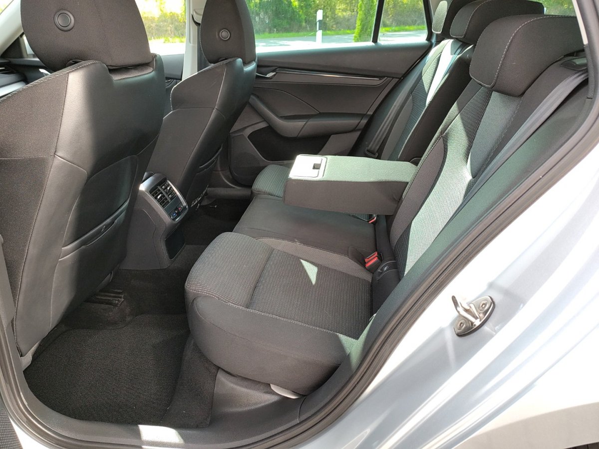 Skoda Octavia Octavia Combi Ambition LED ACC Kessy Sitzheizg K - 