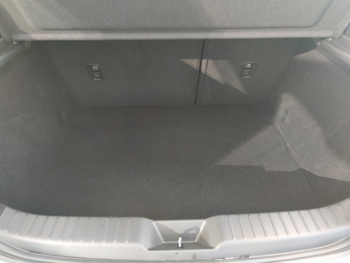 Mazda 3 3 2.5L e-SKYACTIV G 140ps I (Vorschaubilder können Abweichungen enthalten) - 