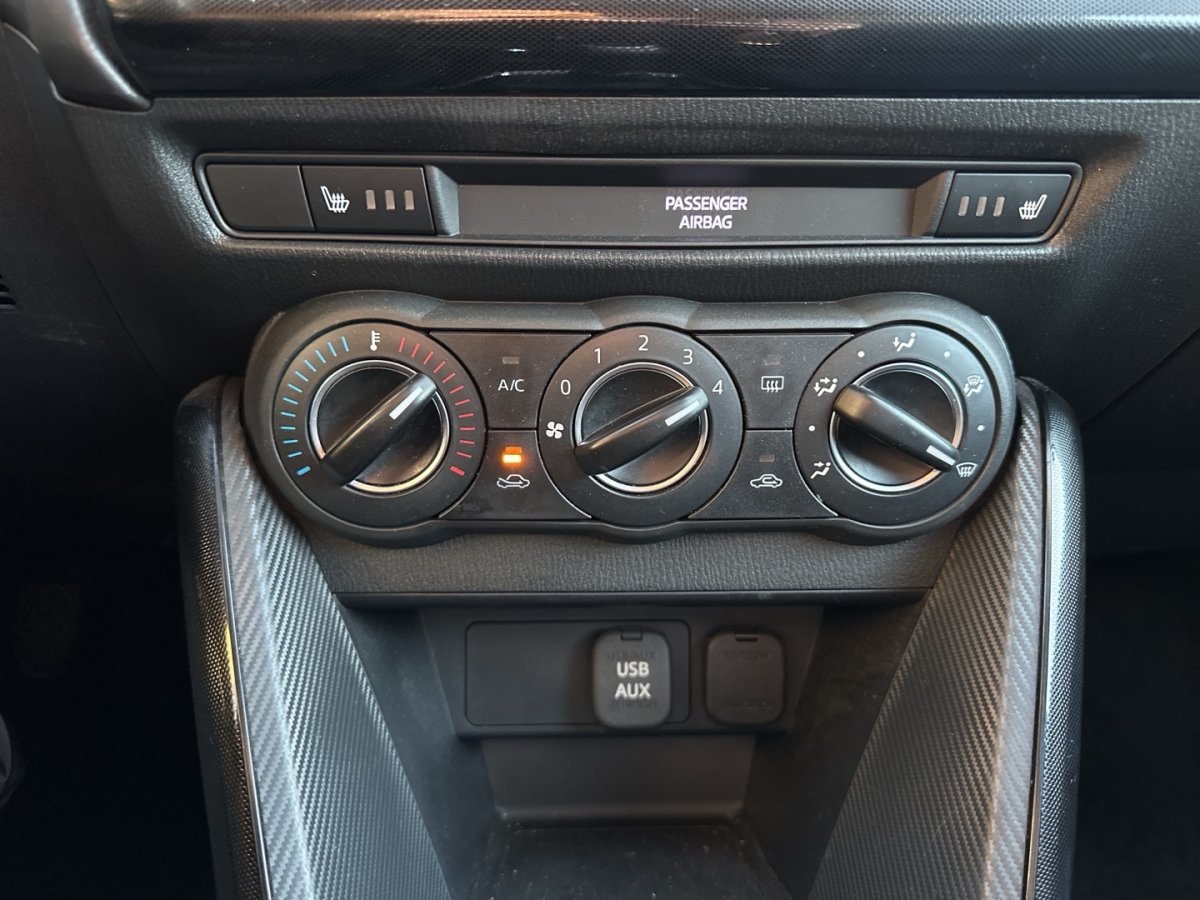 Mazda 2 2 Center TOU-P Regensenor Freisprech Sitzheizung - 