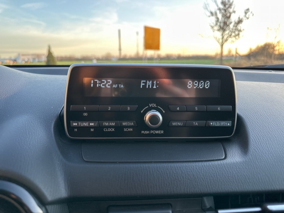 Mazda 2 2 Center TOU-P Regensenor Freisprech Sitzheizung - 