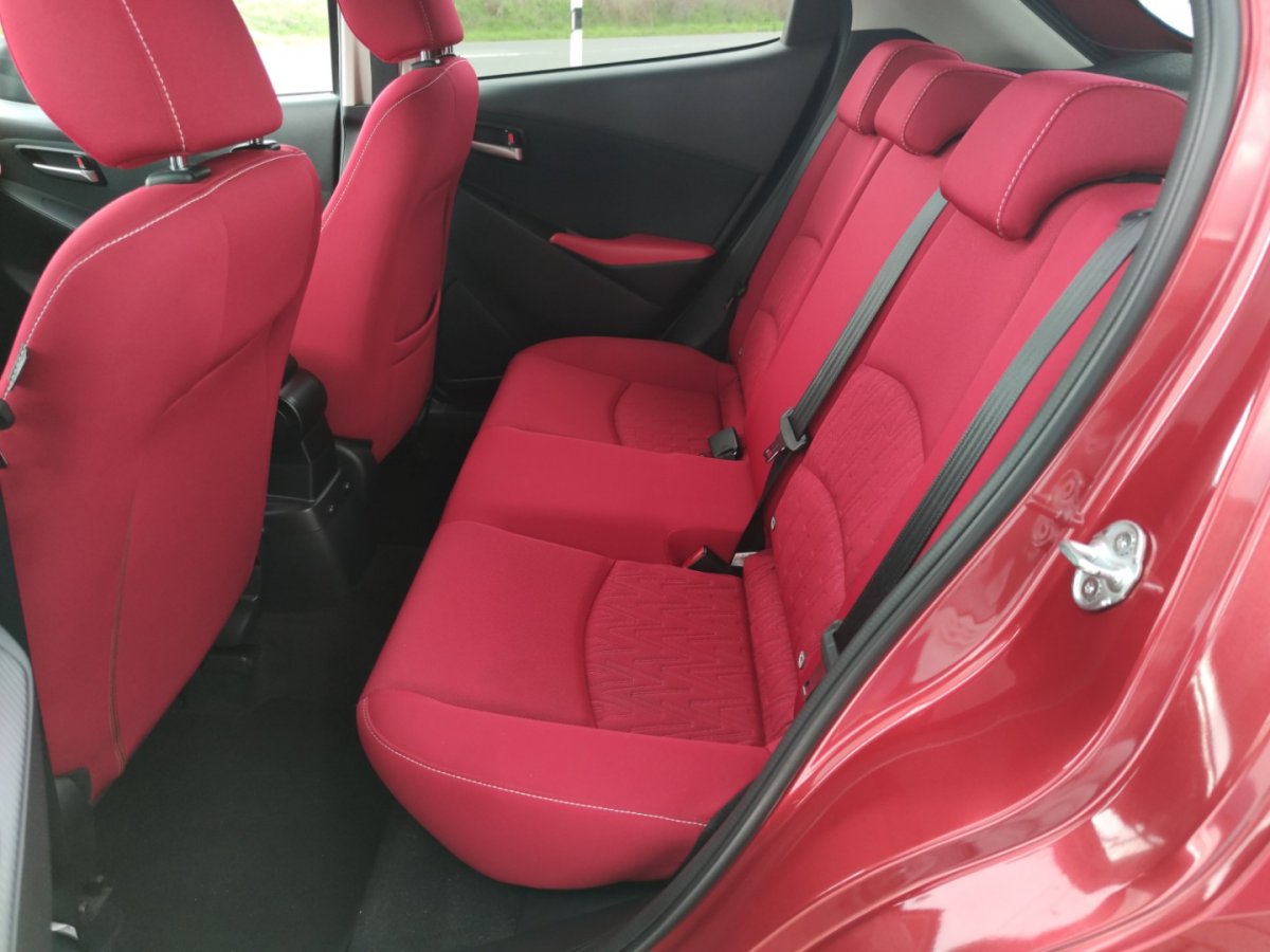 Mazda 2 2 Red Edition Sitzheizg Klimaaut Freisprech Temp - 