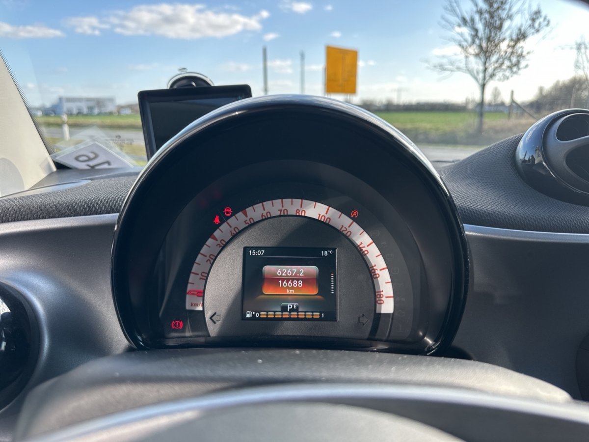 Smart ForTwo Smart Fortwo Sitzheizg Klimaaut RFK Glasdach Tem - 