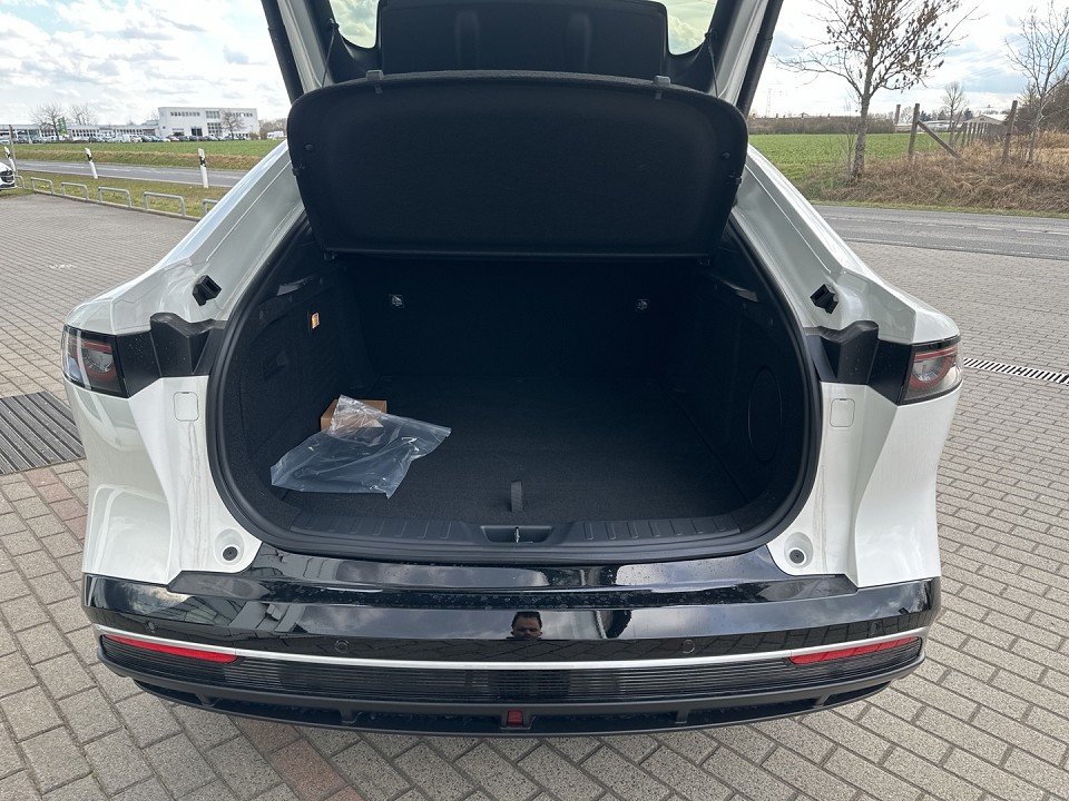 Mazda 6e 6E Takumi Plus FullWrapped MattBlueWhite Sitzbel - 