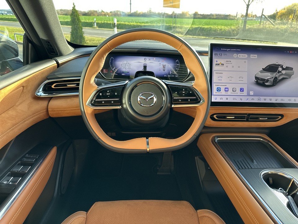 Mazda 6e 6E Takumi Plus Teilleder Sitzbelüftung Lenkradhe - 