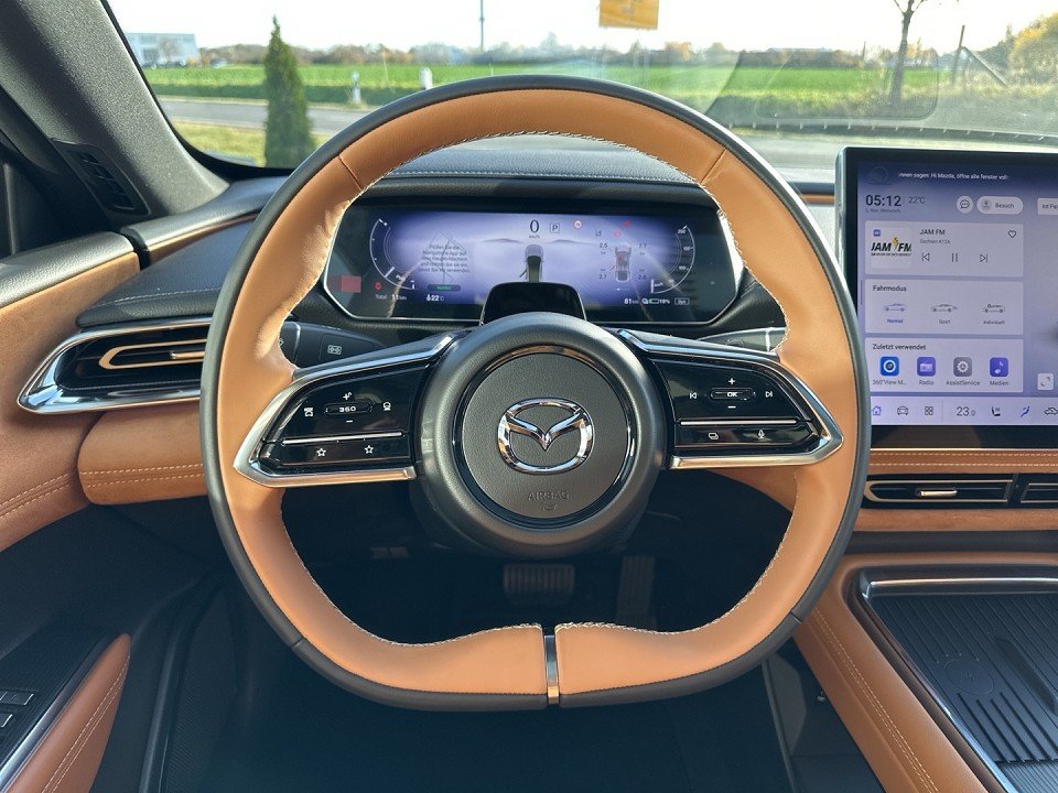 Mazda 6e 6E Takumi Plus Teilleder Sitzbelüftung Lenkradhe - 