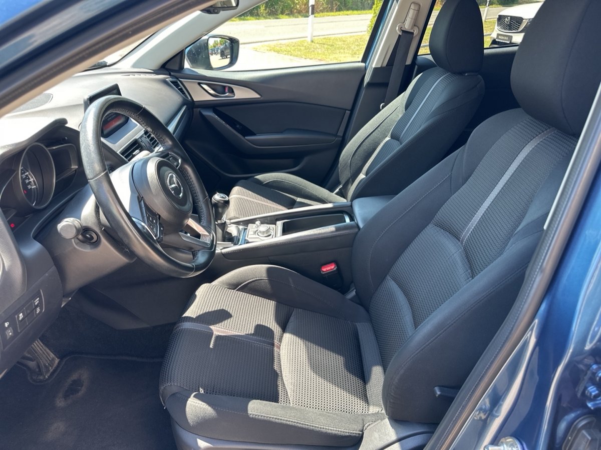 Mazda 3 3 CENTER TOU-P Klimaaut Sitzheizg Einparkhilfe F - 