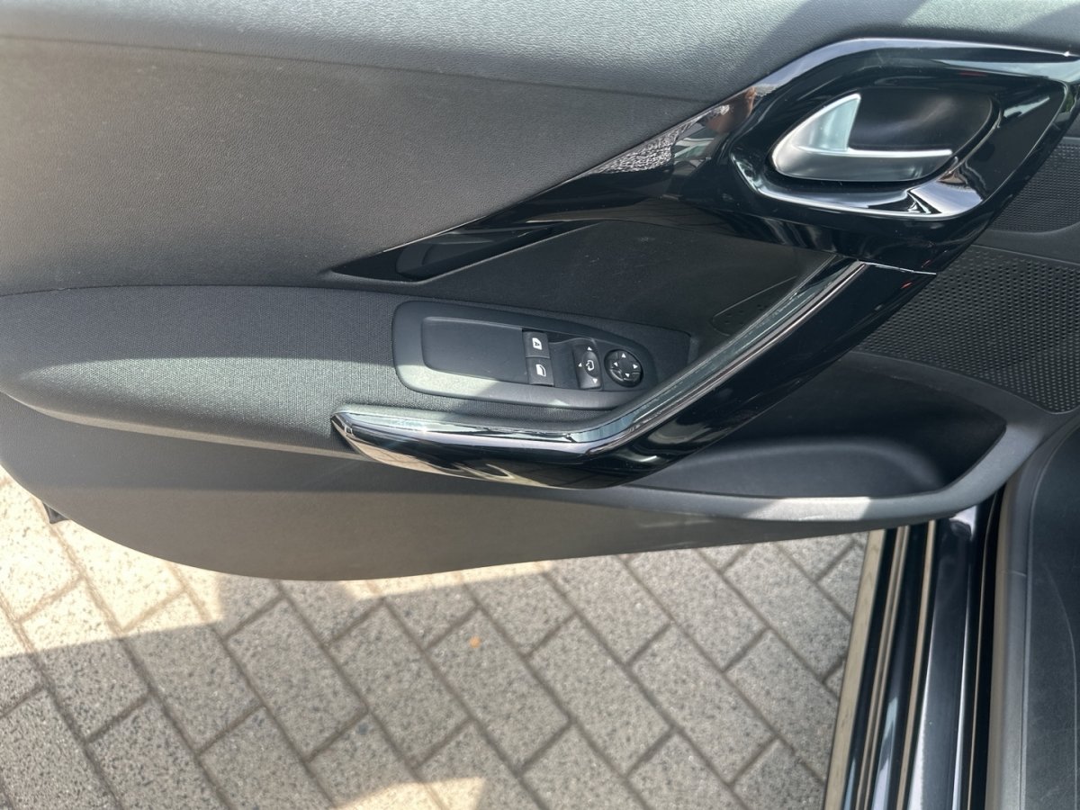Peugeot 208 208 Active Klima Sitzheizg Freisprech Einparkhil - 