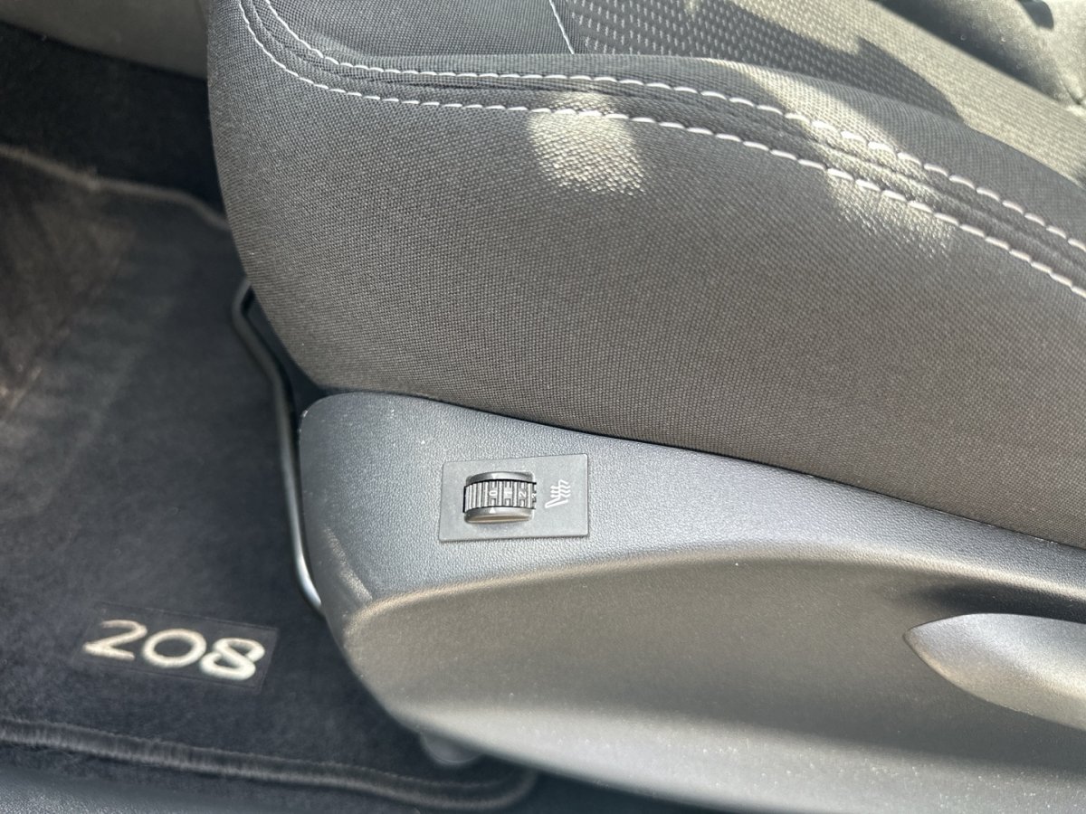 Peugeot 208 208 Active Klima Sitzheizg Freisprech Einparkhil - 