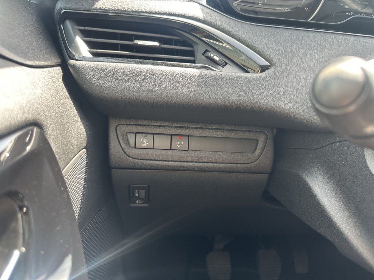 Peugeot 208 208 Active Klima Sitzheizg Freisprech Einparkhil - 