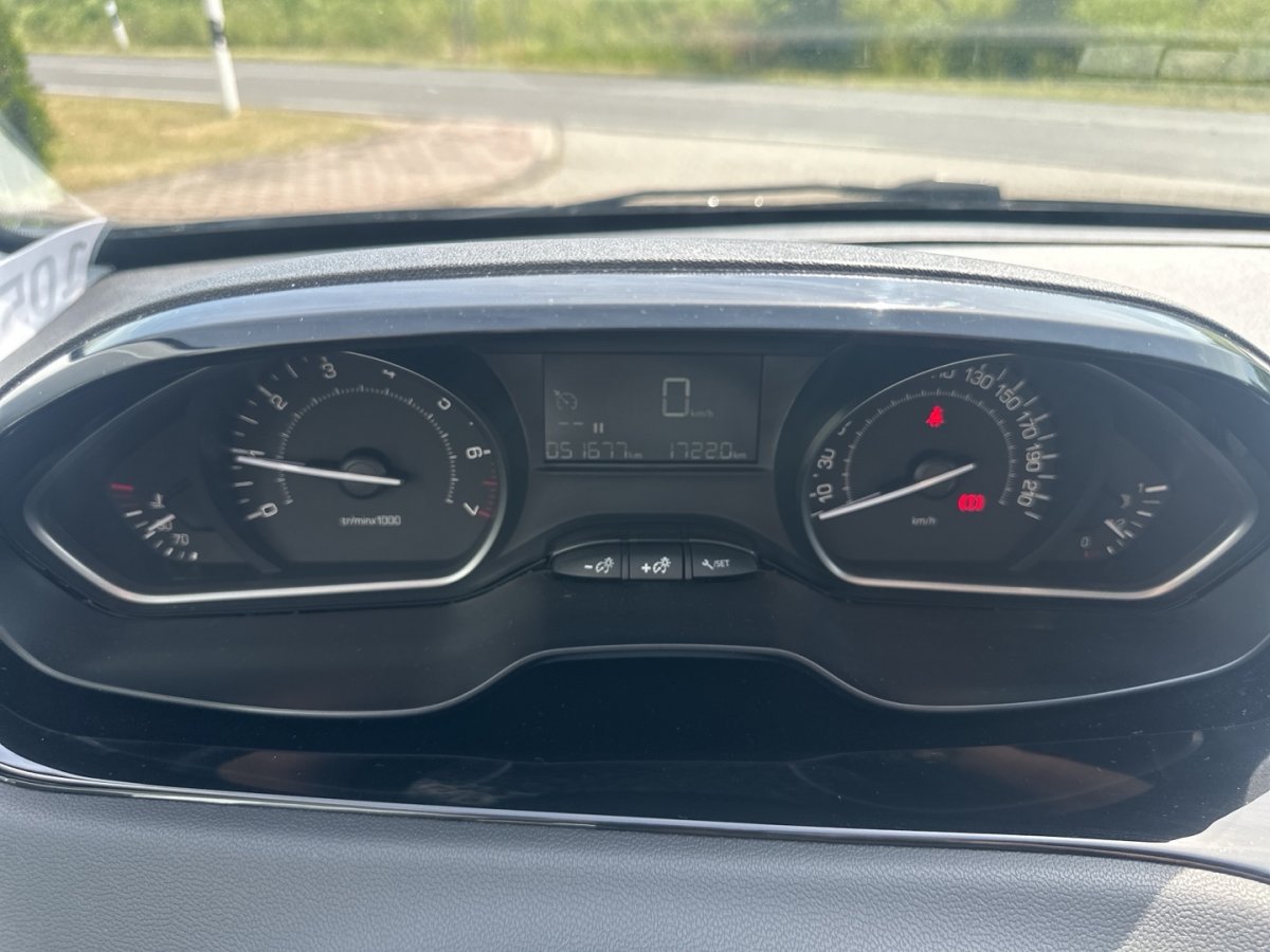 Peugeot 208 208 Active Klima Sitzheizg Freisprech Einparkhil - 