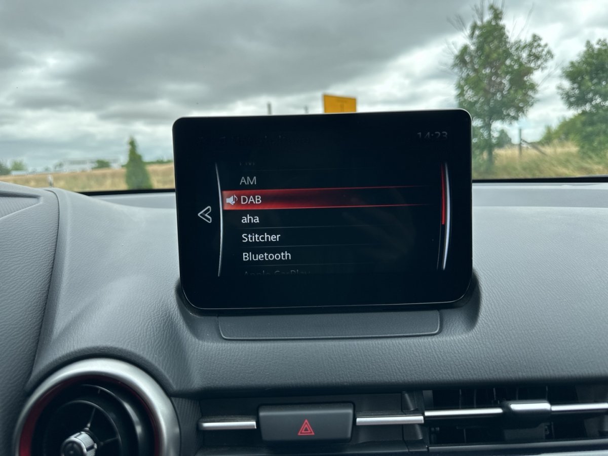 Mazda 2 2 HOMURA Automatik RFK Einpakhilfe Klimaaut Sitz - 