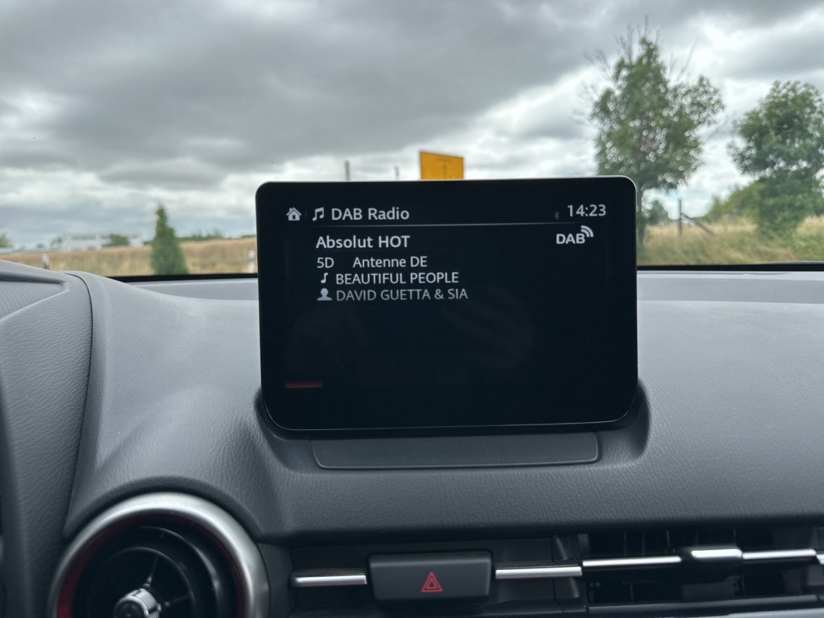 Mazda 2 2 HOMURA Automatik RFK Einpakhilfe Klimaaut Sitz - 