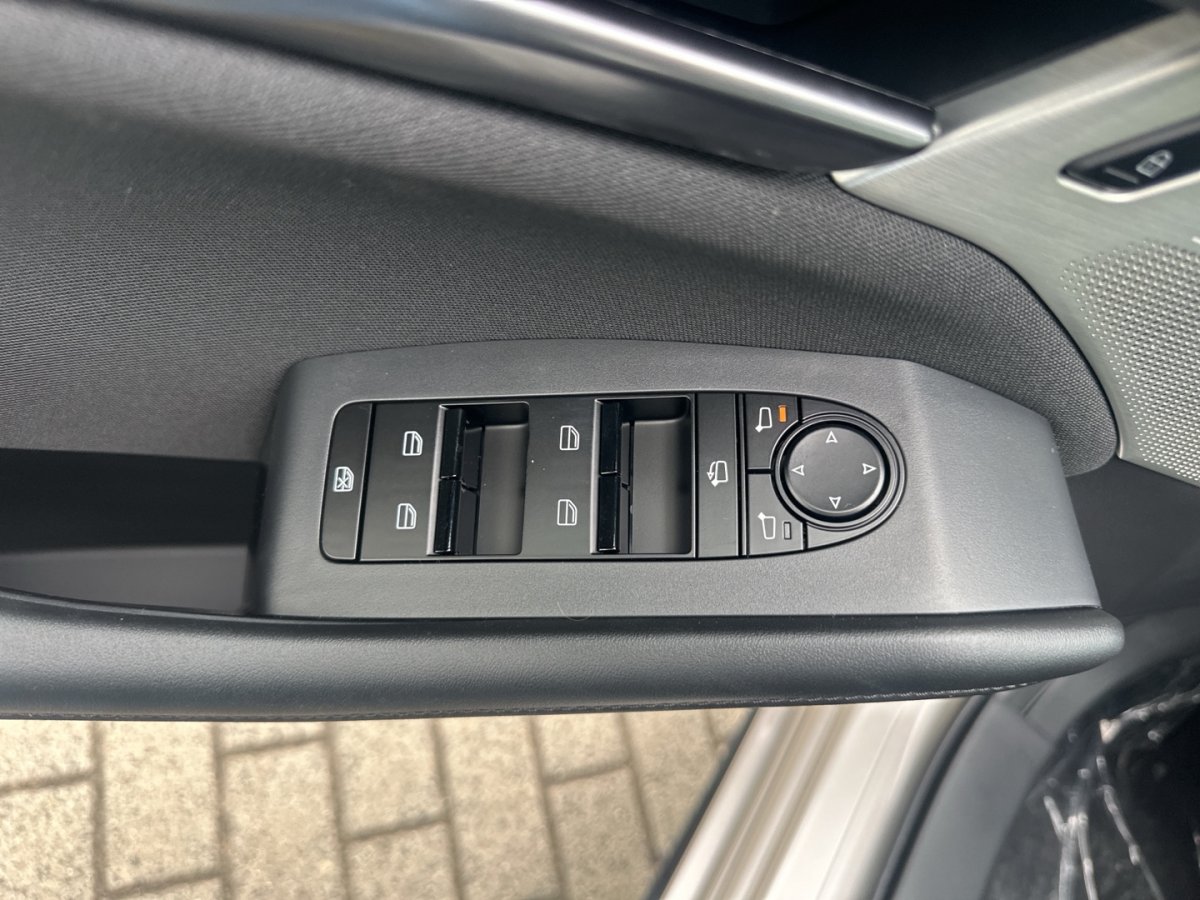 Mazda 3 3 Exclusive Klimaaut BOSE 360° Freisprech MRCC L - 